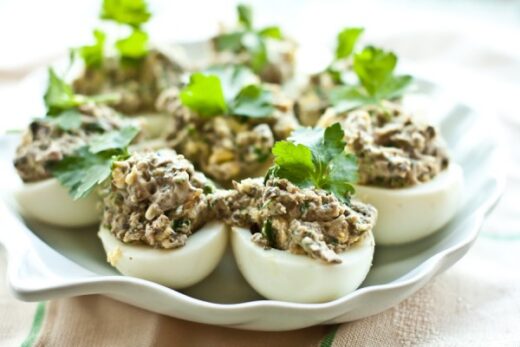 яйца, фаршированные грибами