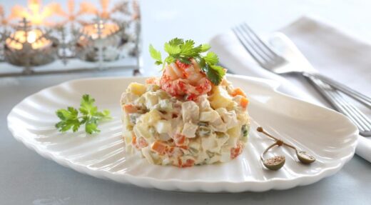 оливье с раковыми шейками